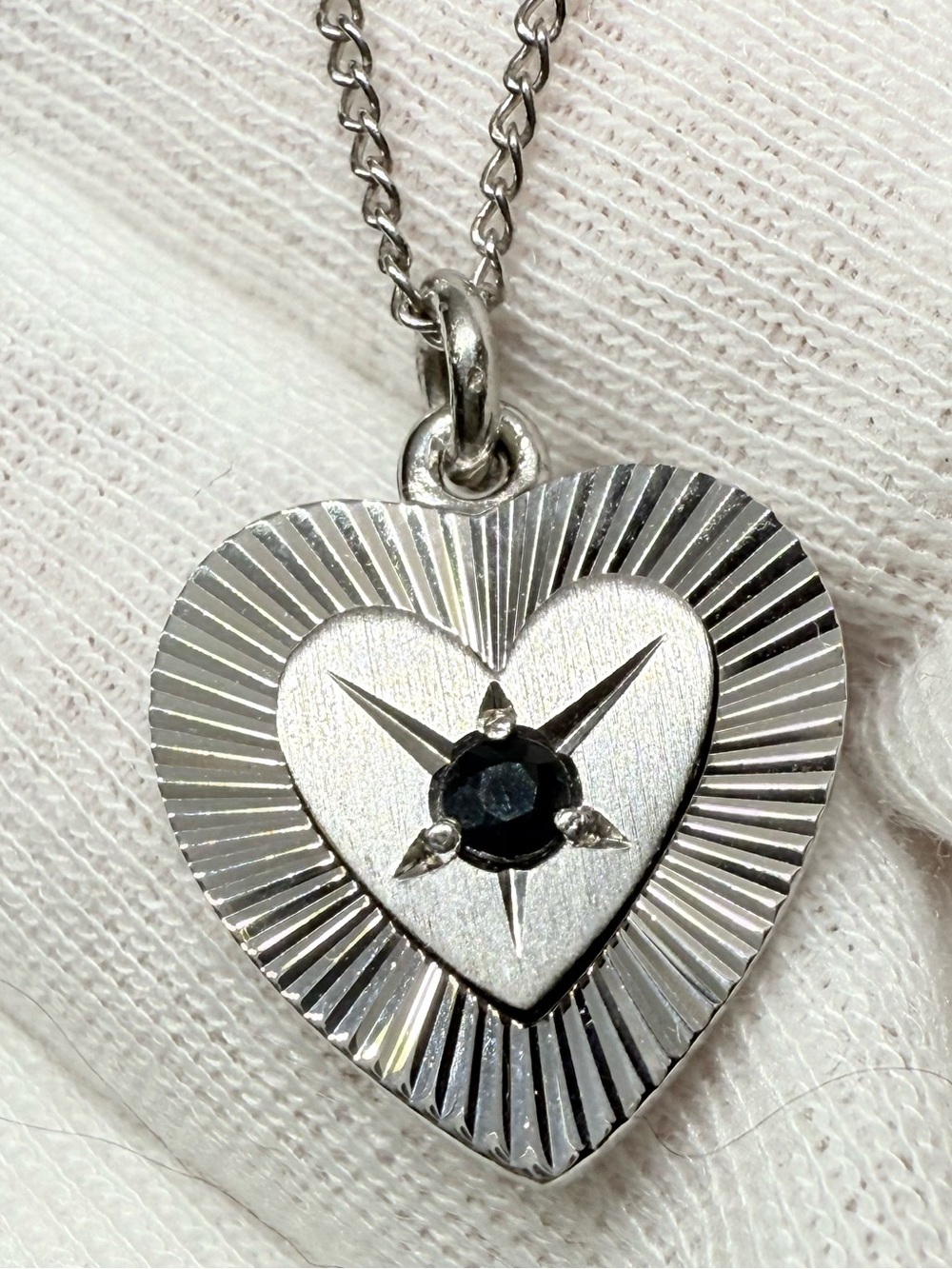✨ Sterling Silver Celestial Starburst Textured Heart Pendant Necklace ✨ - Picture 6 of 14
